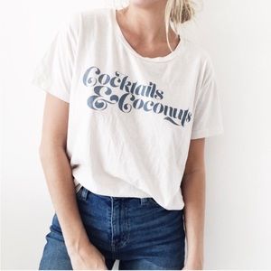 NWT Chaser Size Medium Cocktails and Coconuts Off White Women’s Tee Shirt s/s